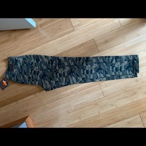 NEW Jag Camo Leggings Size Small w/ tags